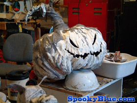 Spooky Blue - The Grumble Scarecrow - Terror on a stick